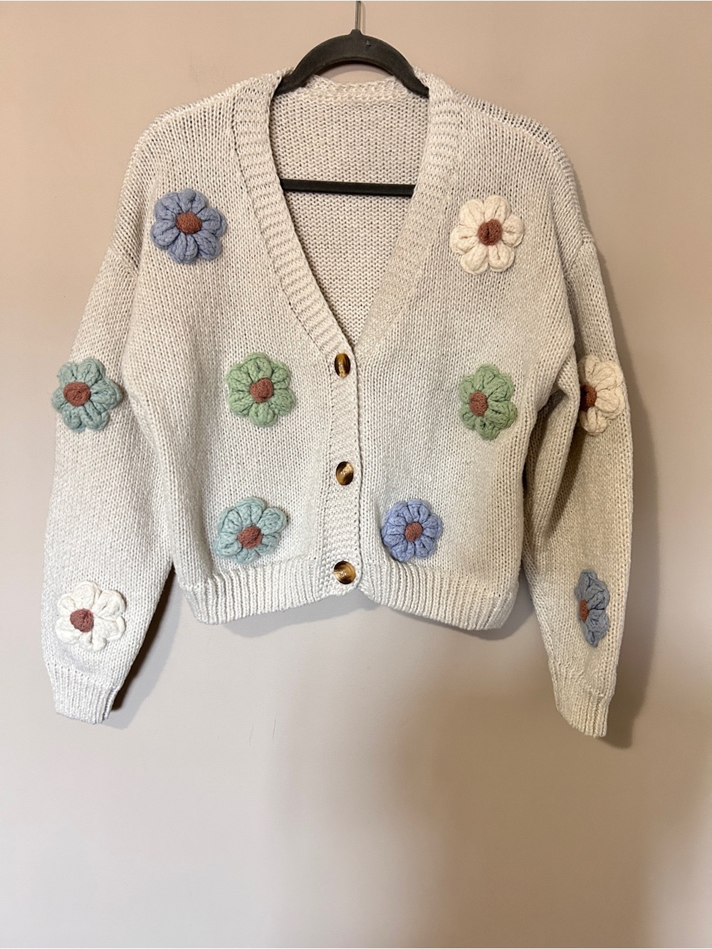 Cider KNIT V-NECK BUTTON FLOWER Cardigan - Picture 3 of 7
